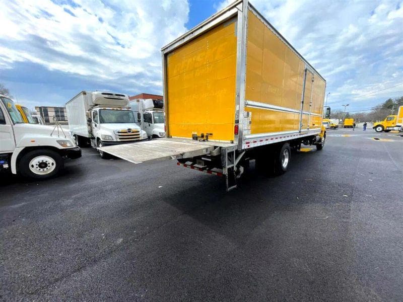 2018 Hino 338 image 6