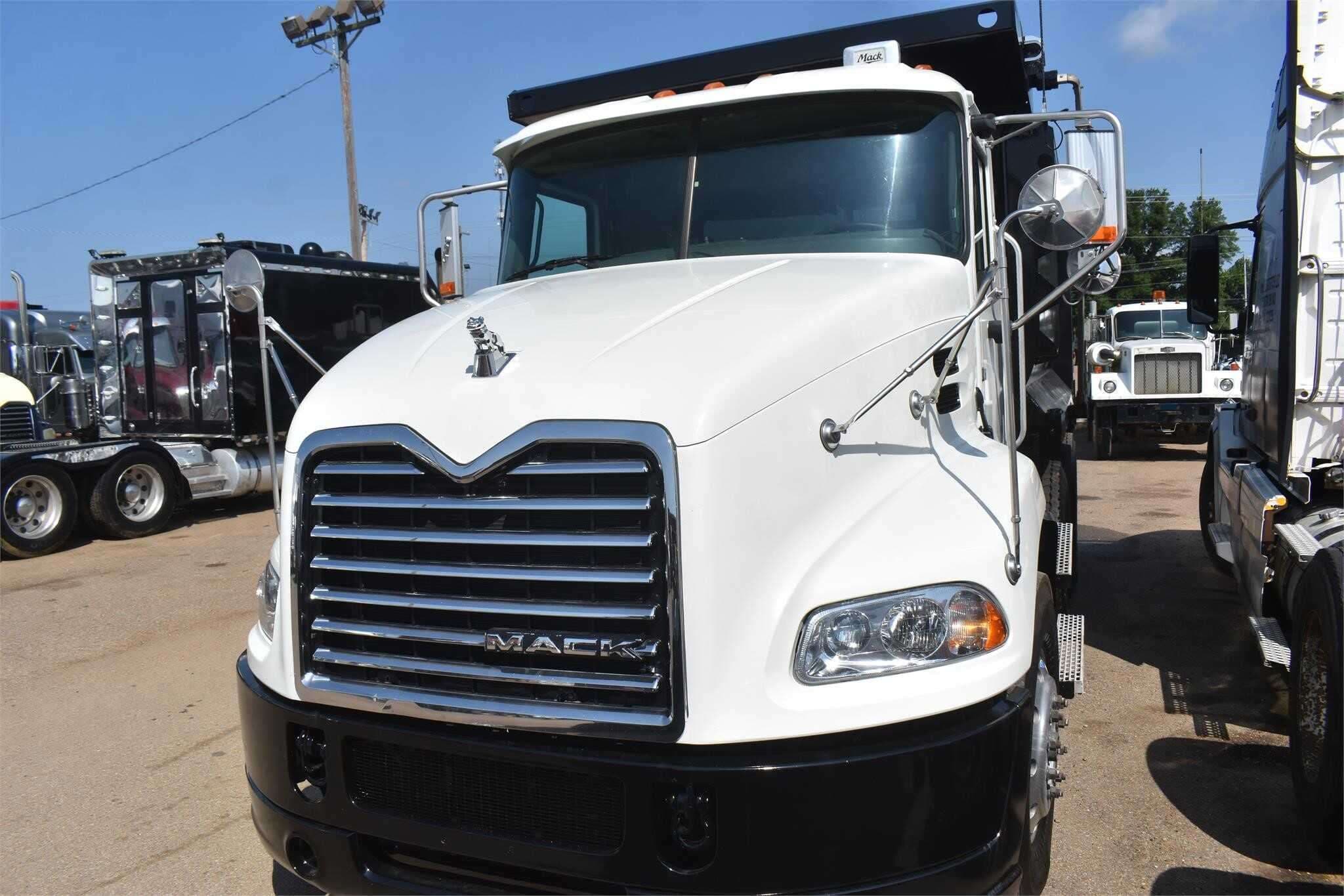 2017 Mack CXU613 Pinnacle image 2