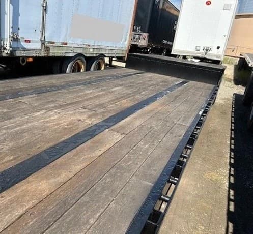 2012 JET 48 ft Tandem Axle image 3