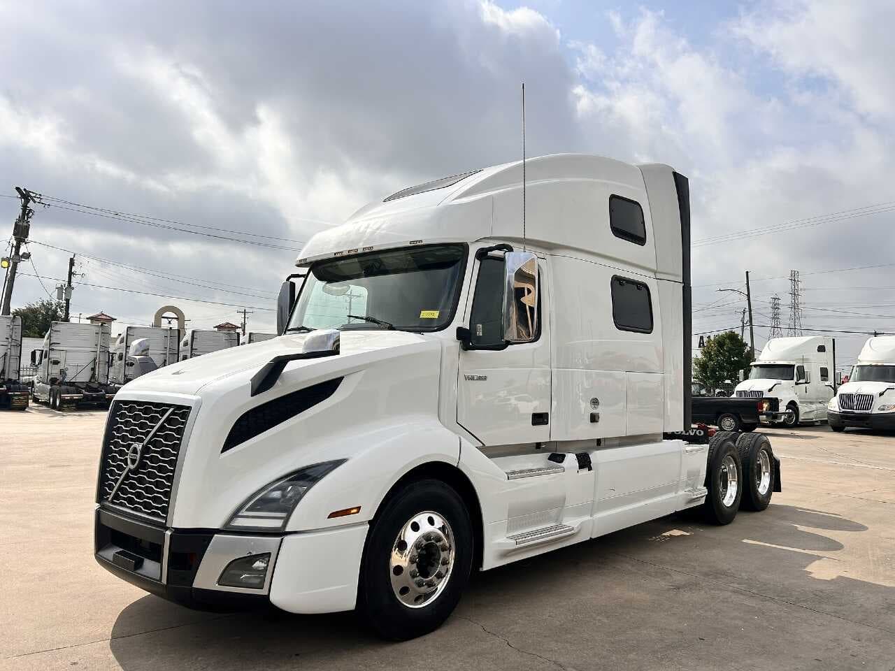 2020 Volvo VNL670 image 2