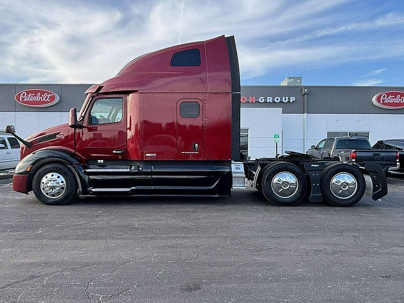 2023 Peterbilt 579 image 3