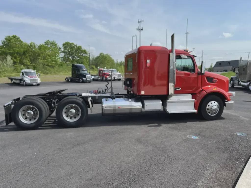 2023 Peterbilt 567 image 4