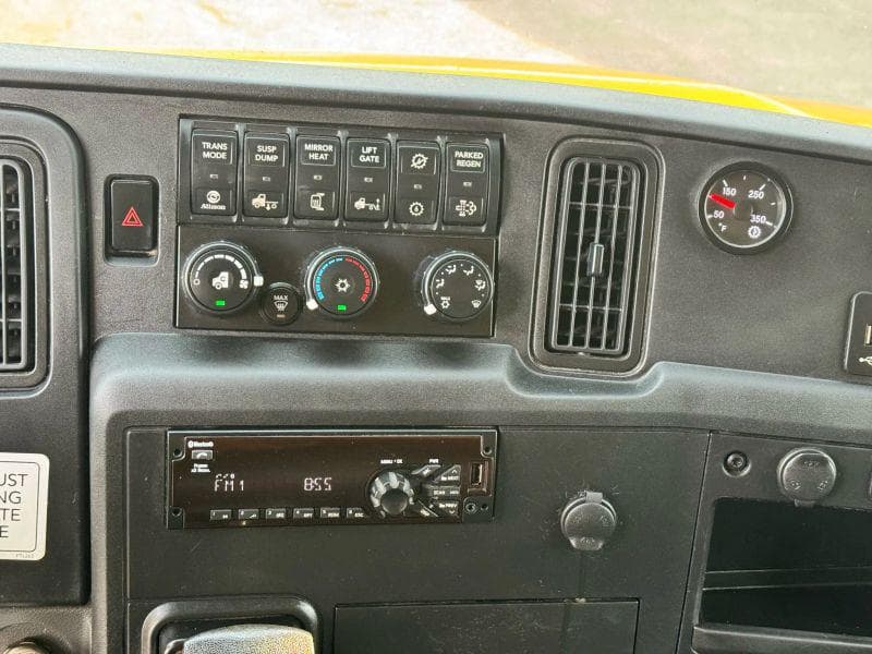 2020 International MV607 image 21