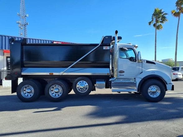 2025 Kenworth T880 image 8