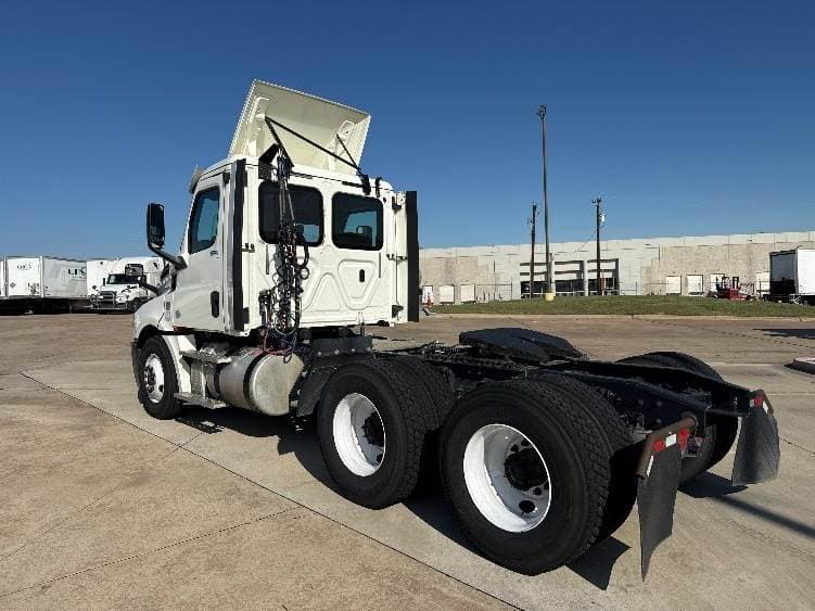 2018 Freightliner Cascadia image 9