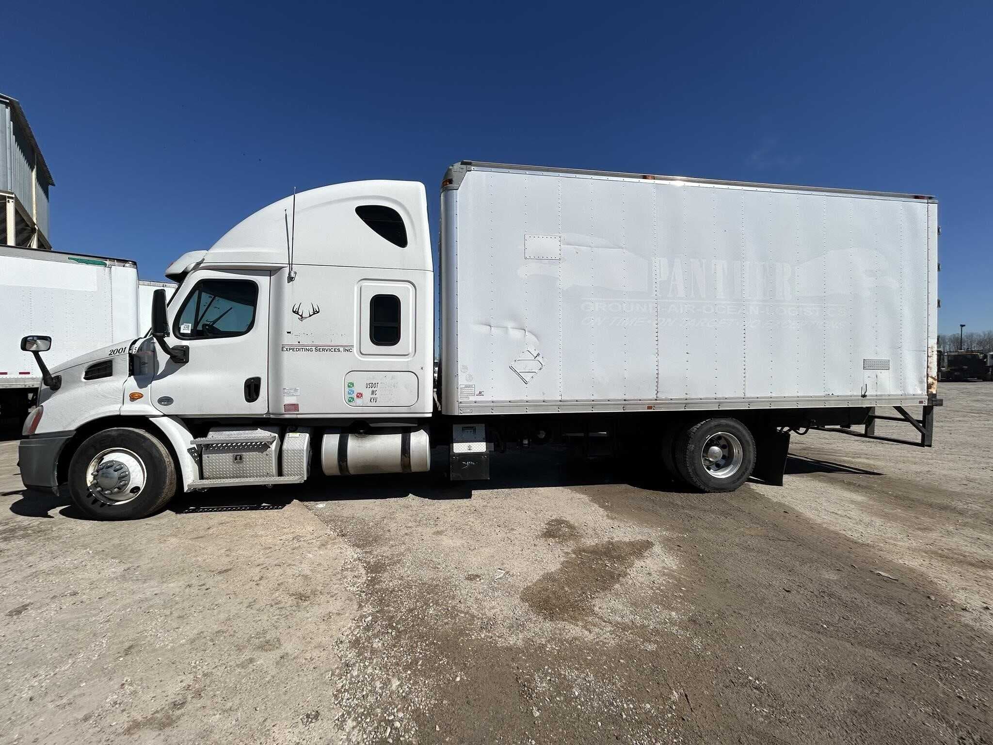 2013 Freightliner Cascadia 125 image 4