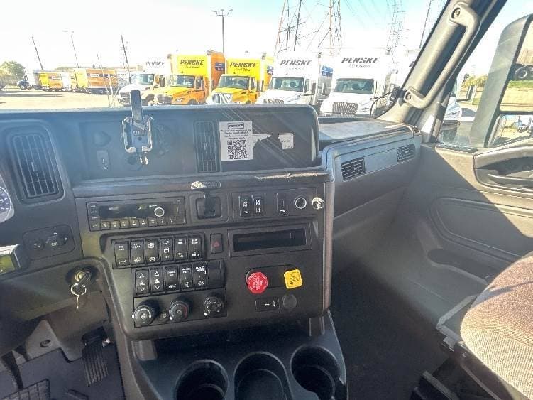 2023 International LT62F image 9