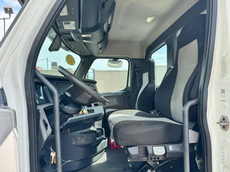 2020 Freightliner Cascadia image 13