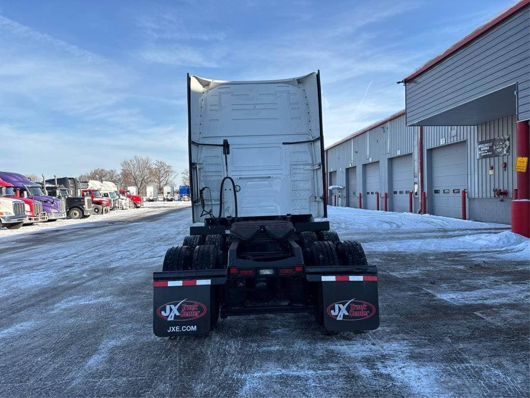 2023 Volvo VNL64T860 image 5