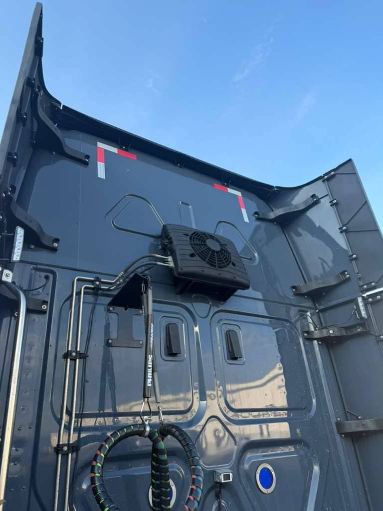 2024 Freightliner Cascadia image 8