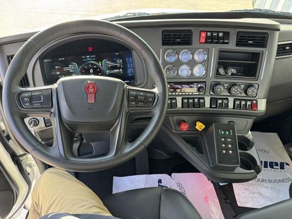 2026 Kenworth T880 image 13