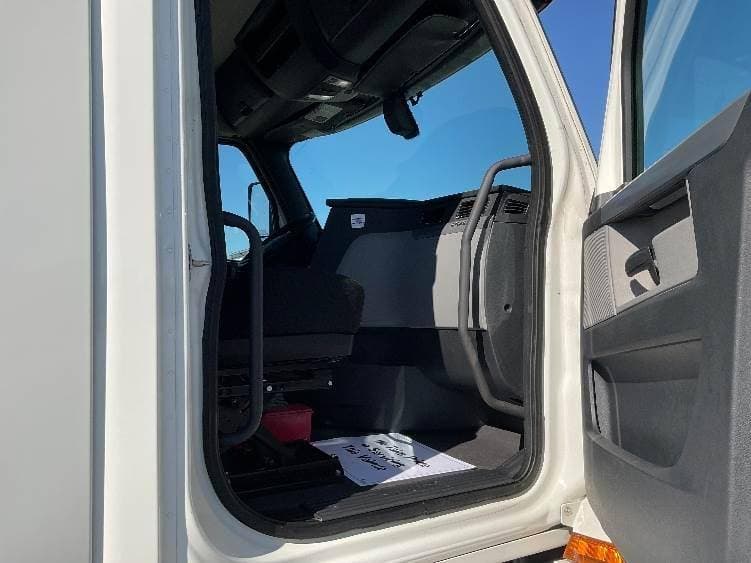 2019 Freightliner Cascadia image 12