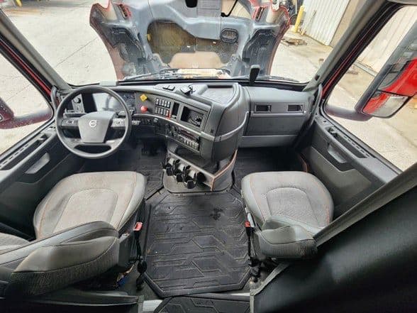 2023 Volvo VNL64T760 image 14