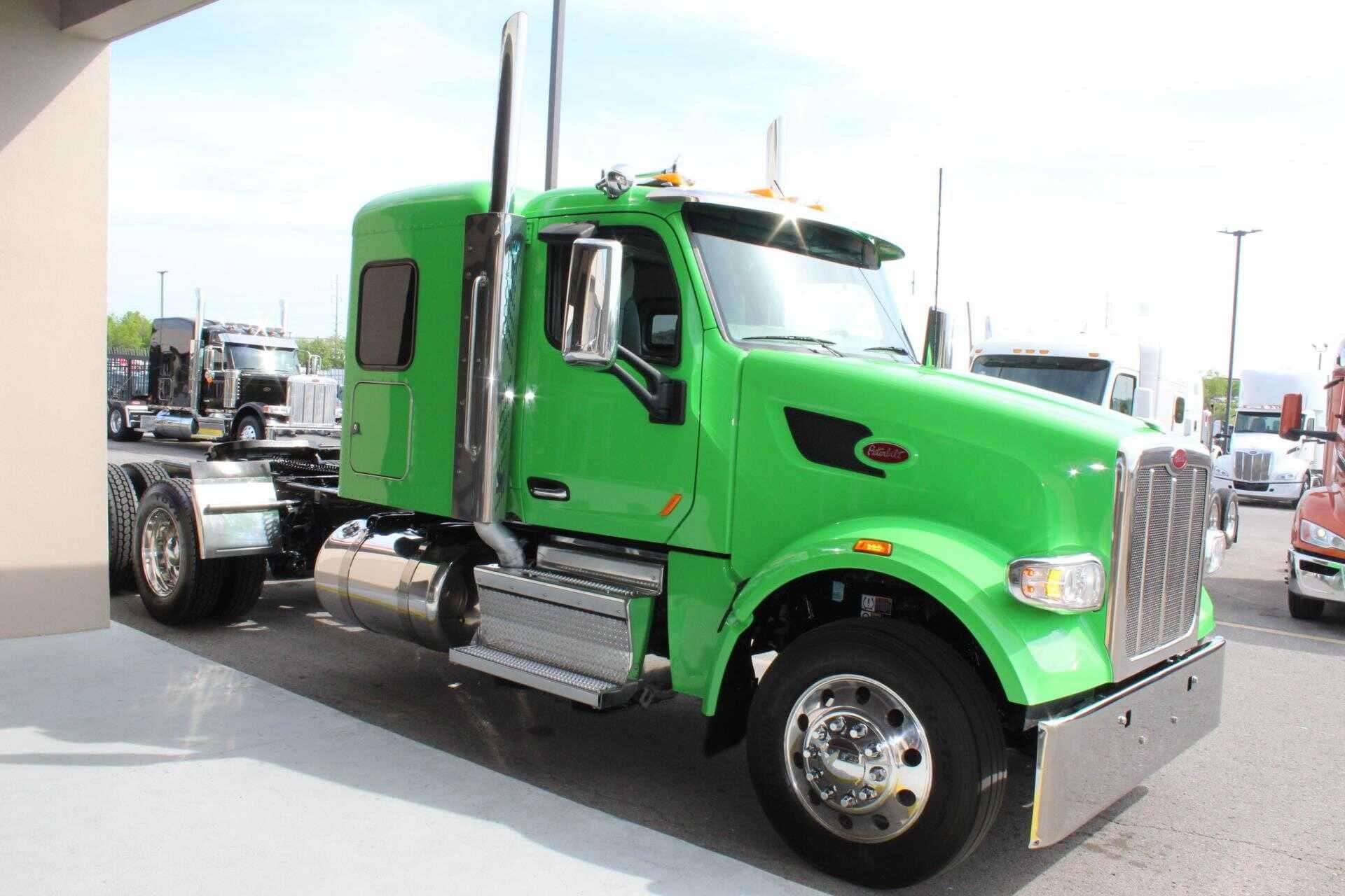 2021 Peterbilt 567 image 3