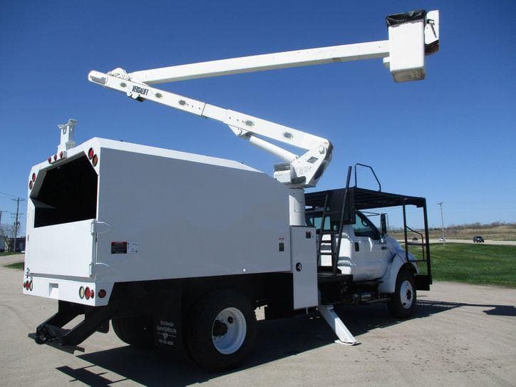 2008 Ford F-750 CHIPPER DUMP BUCKET BOOM TRUCK image 32