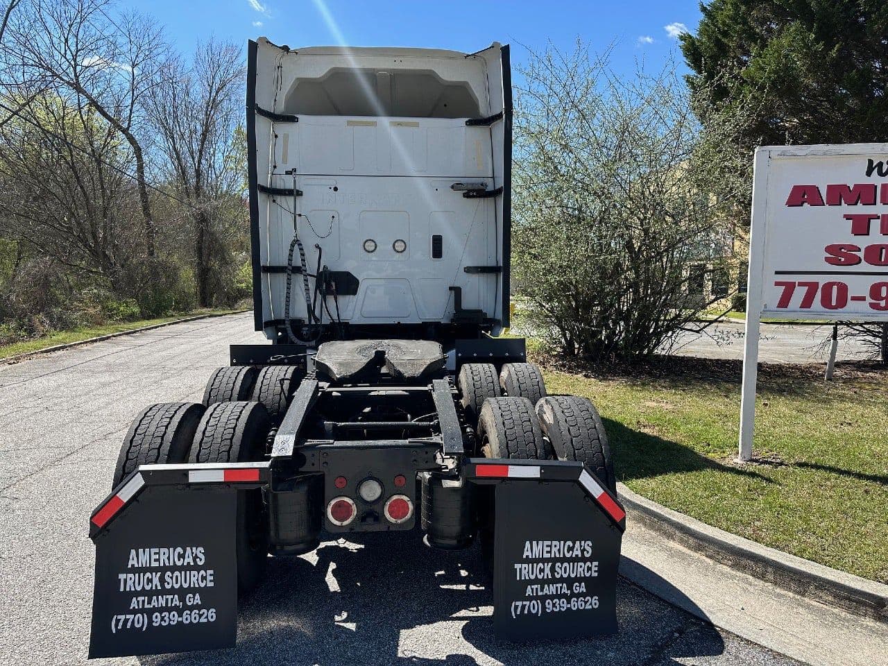 2018 International LT625 image 4