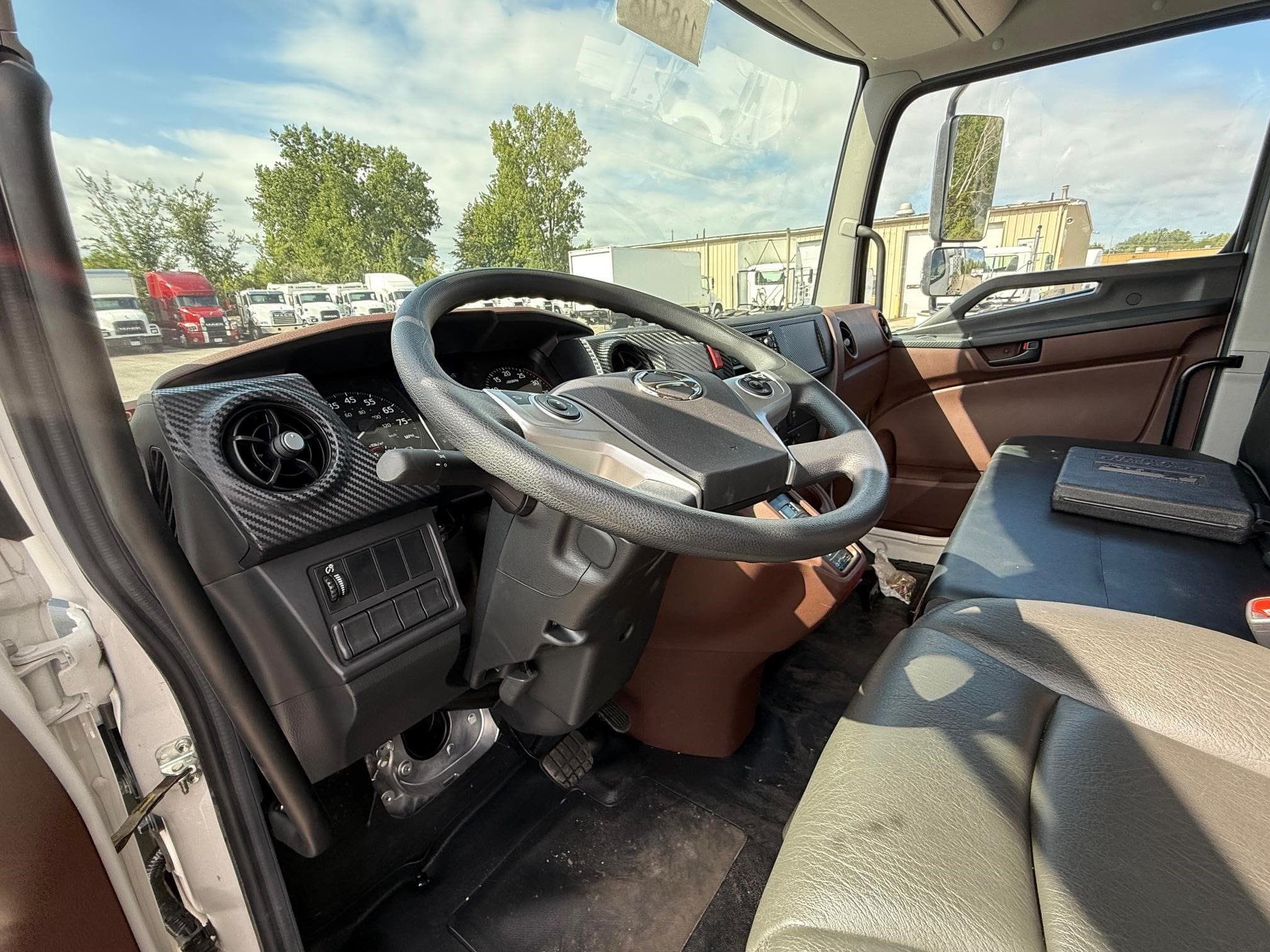 2025 HINO L7 118508 image 9