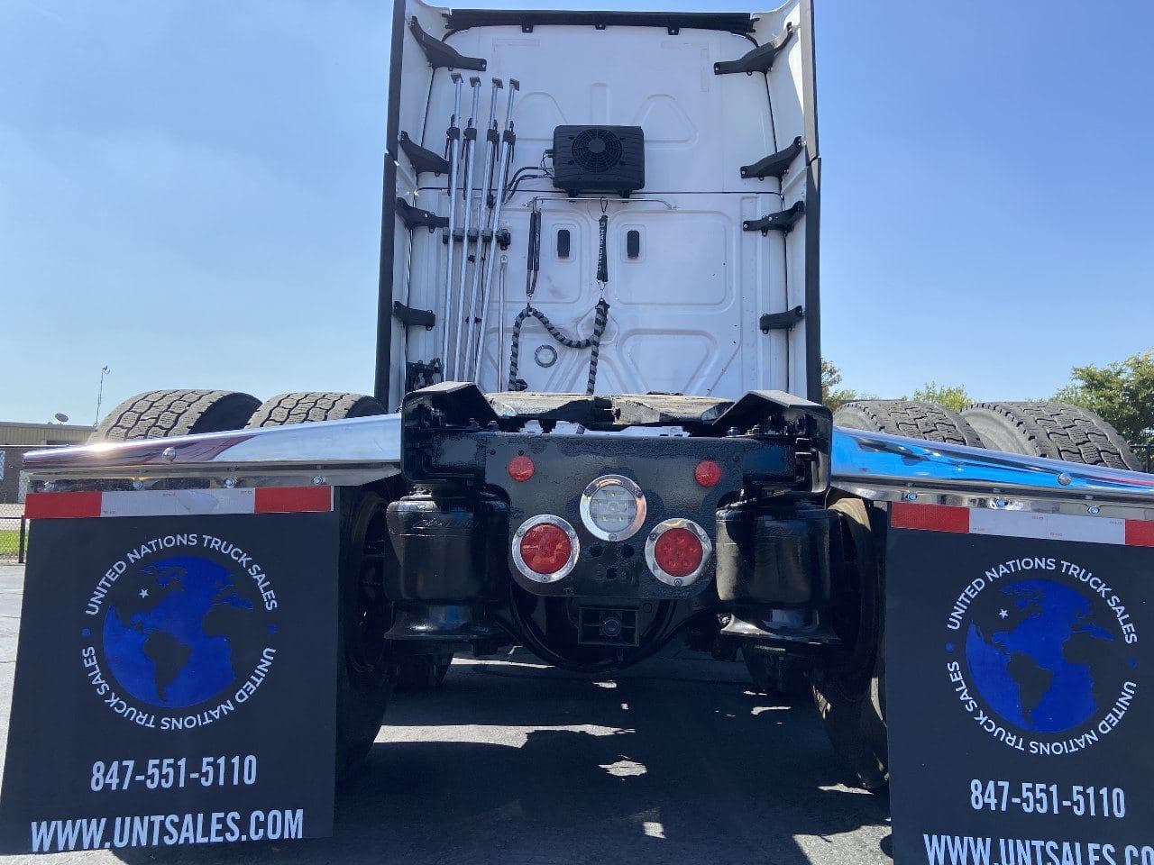 2021 FREIGHTLINER Cascadia CA126 Tandem Axle Sleeper image 6