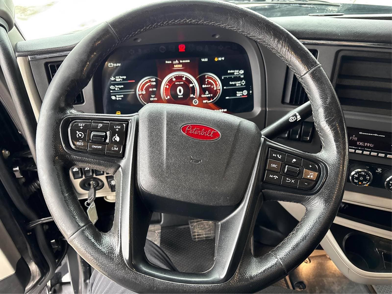 2023 Peterbilt 579 image 7