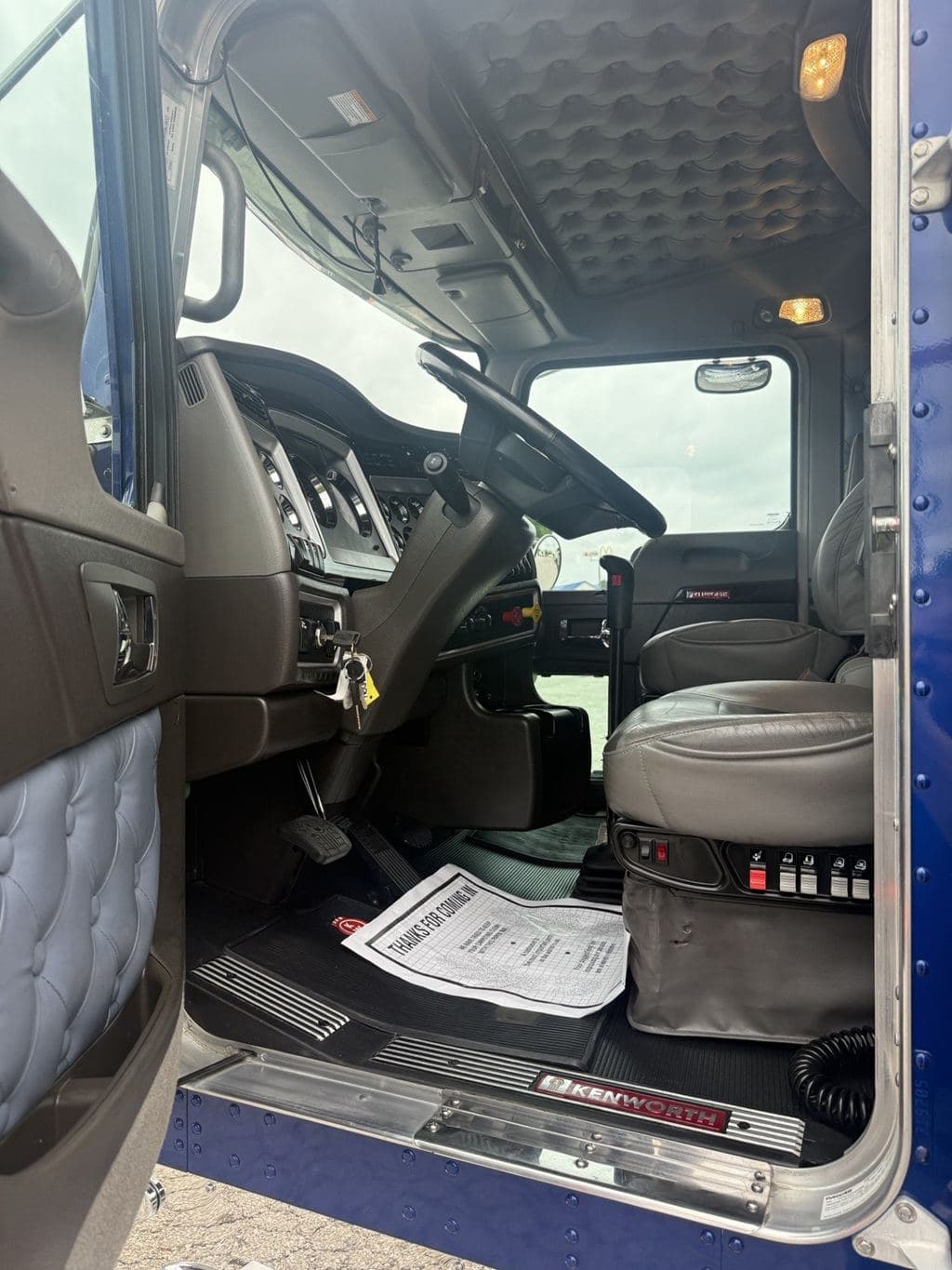 Used 2023 KENWORTH W900L image 18
