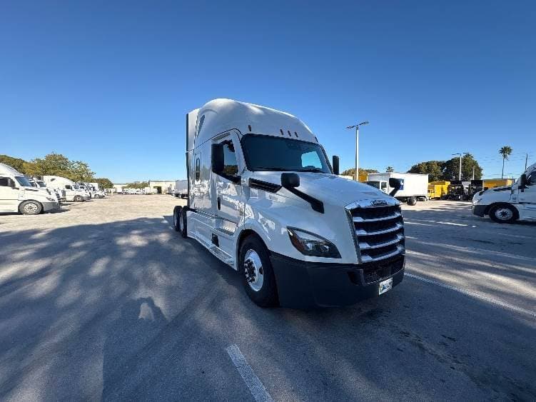 2024 Freightliner Cascadia 126 image 1