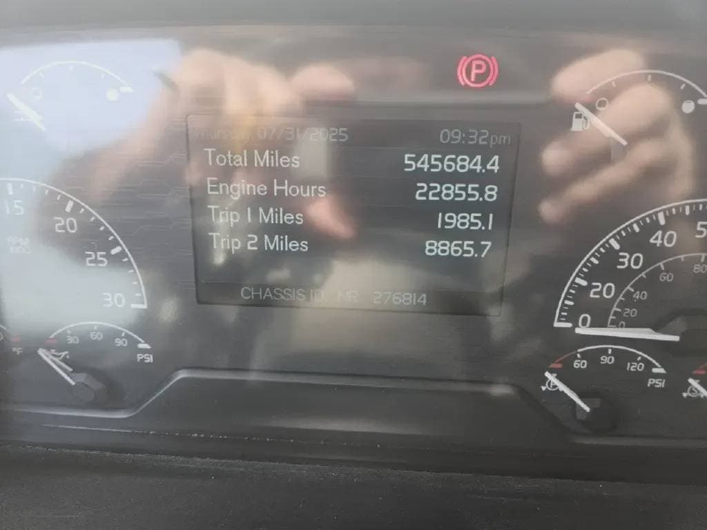 2022 Volvo VNR image 5