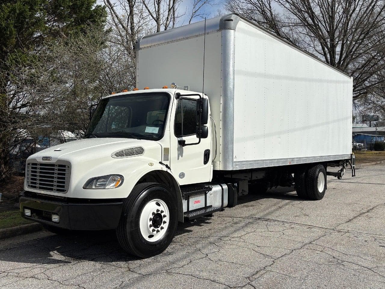 2019 Freightliner M2106 image 4