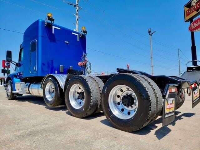 2019 Peterbilt 567 image 3