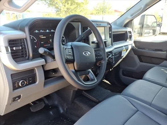2025 Ford F550 image 14