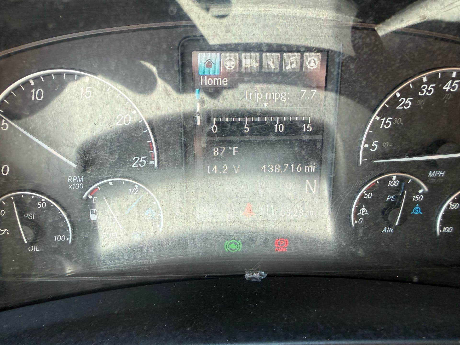 2023 Freightliner - Cummins Engine - 438k - 15k Hours! image 16