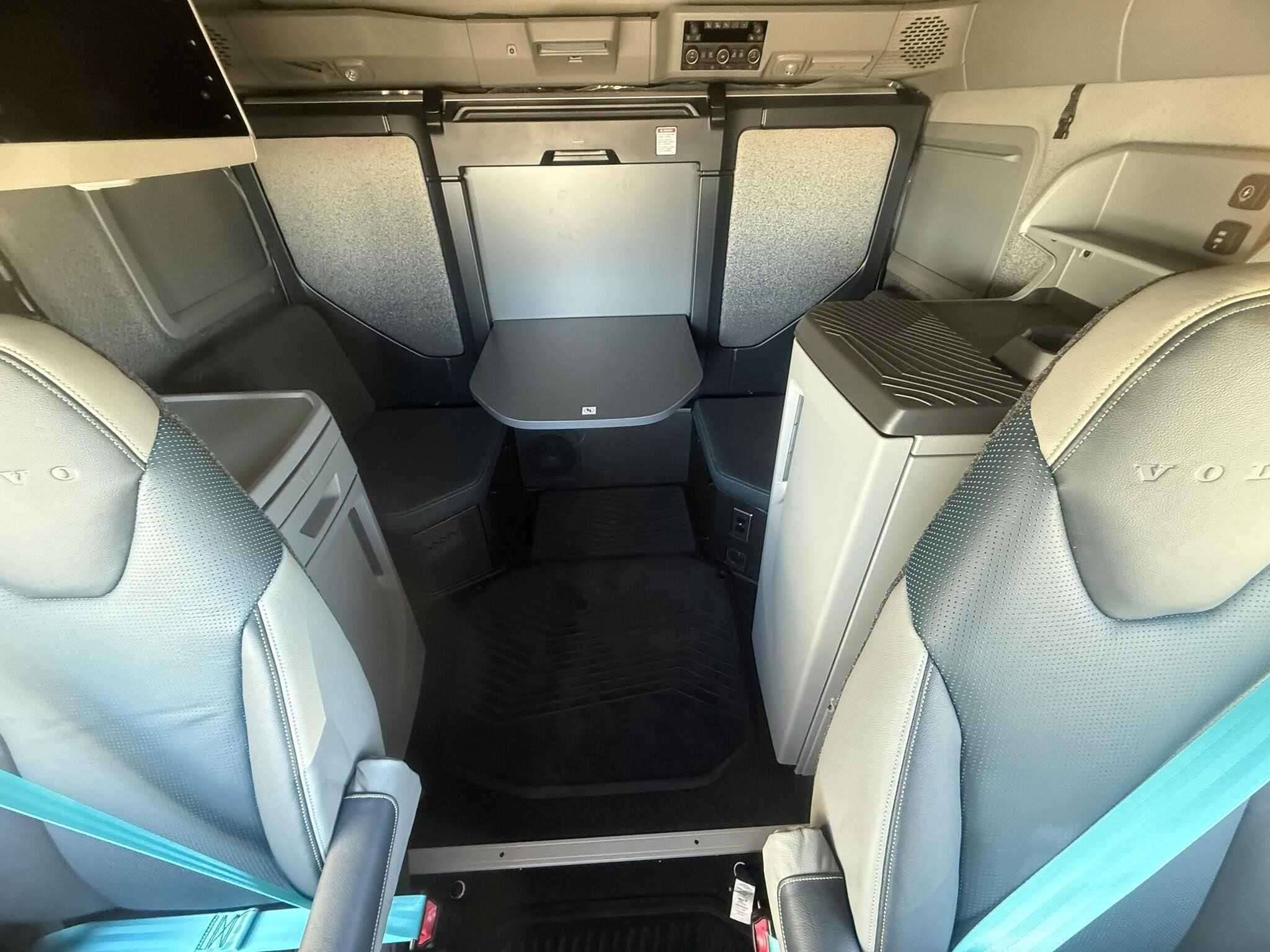 2026 Volvo NEW VNL image 5