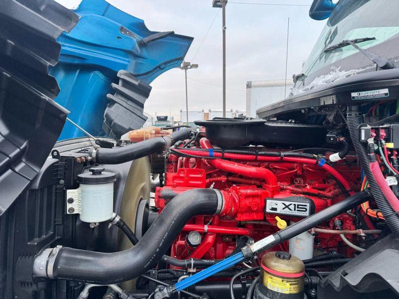 2019 International LT image 13