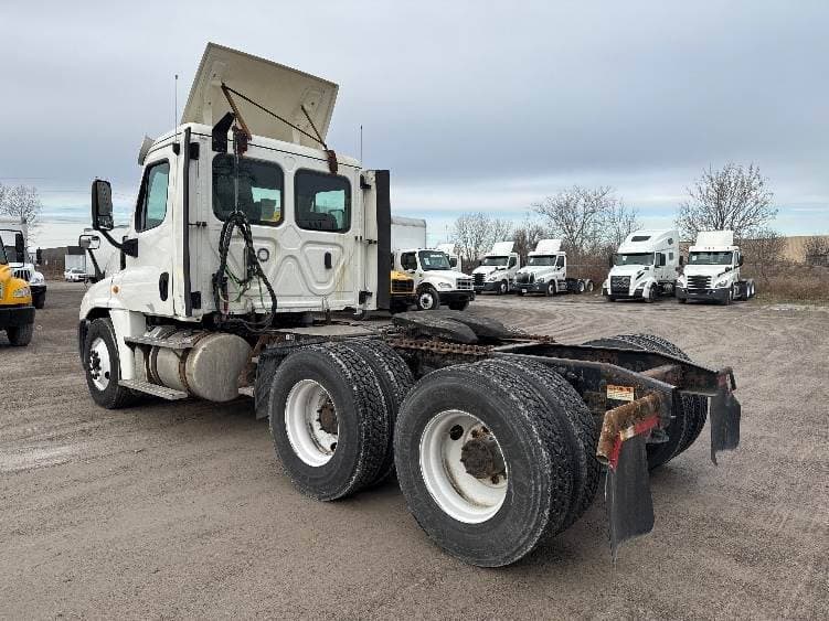 2018 Freightliner Cascadia image 9