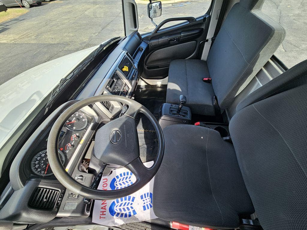 2019 Hino 338 image 11