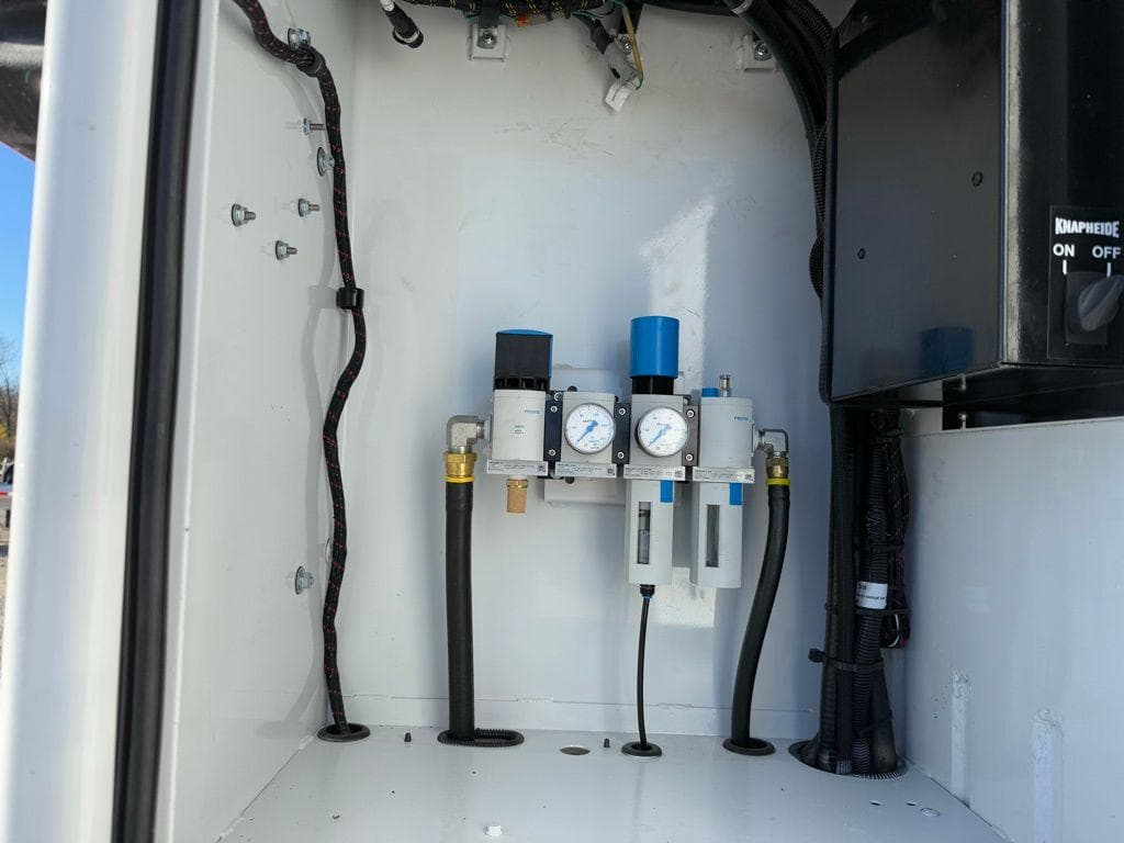 2026 Ford F-750SD Base Crane Truck image 32