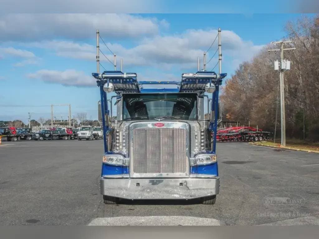 2025 Peterbilt 589 image 12