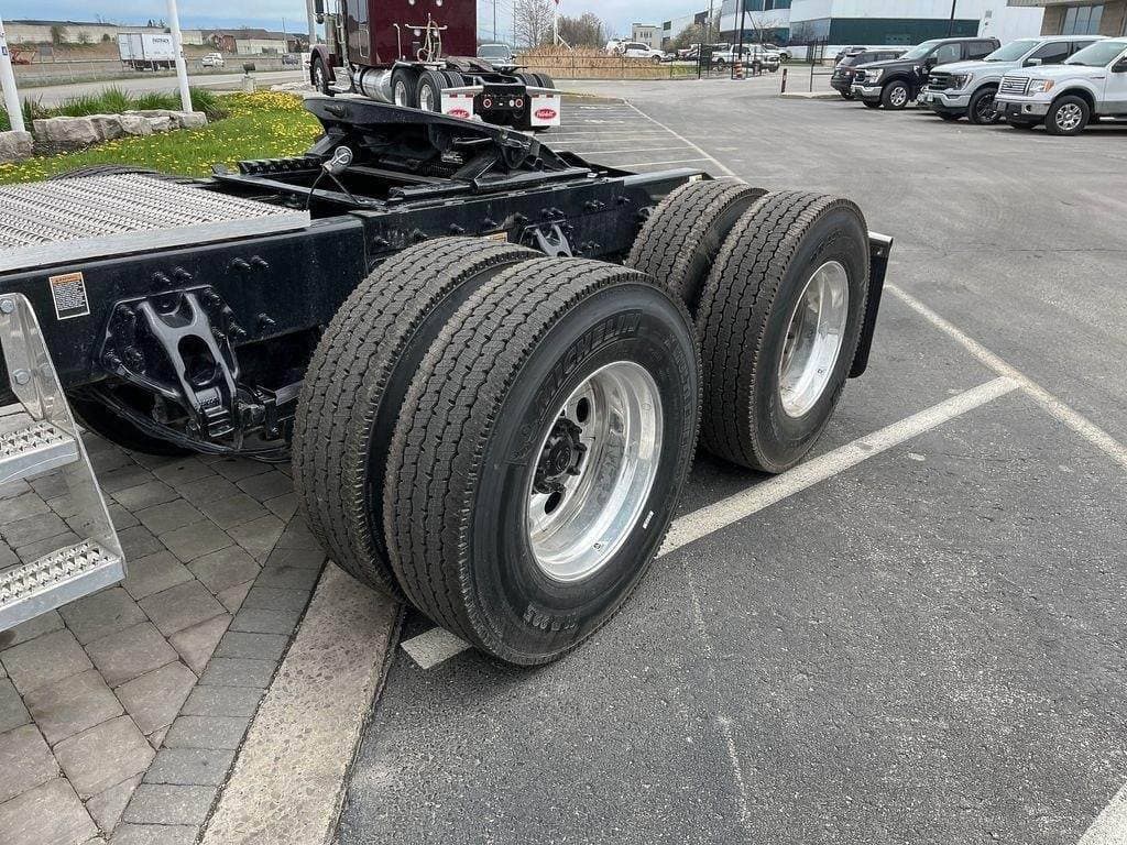 2025 Peterbilt 589 image 9