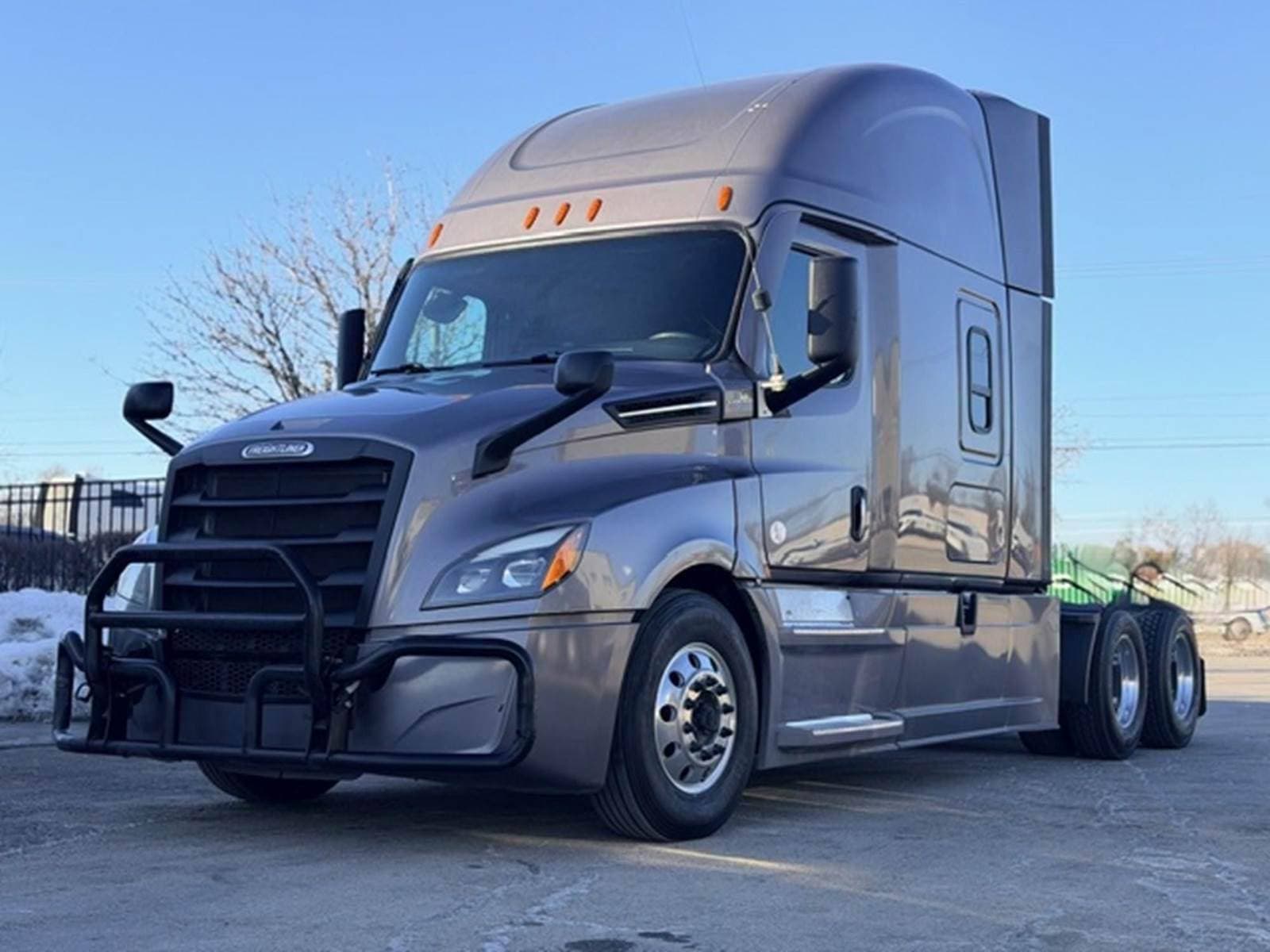 2022 Freightliner Cascadia 125 Sleeper Semi Truck - 72" Raised Roof Sleeper, Detroit 455HP, Automatic image 7