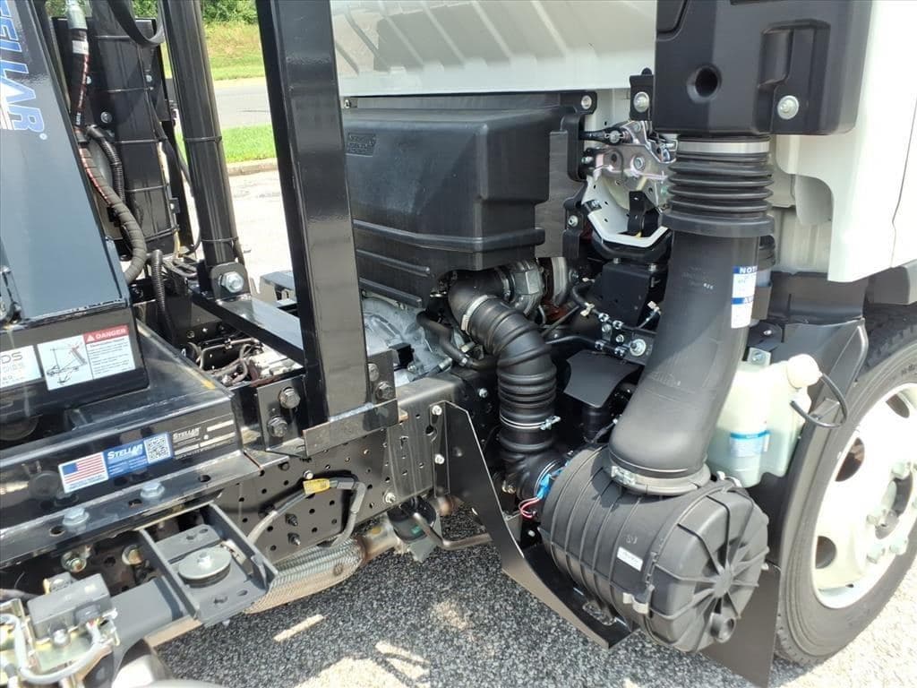 2026 Isuzu NRR image 15
