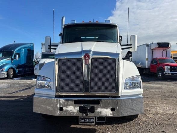 2025 Kenworth T880 image 8