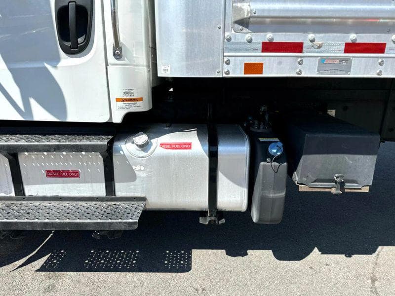 2019 Freightliner Cascadia 125 image 19