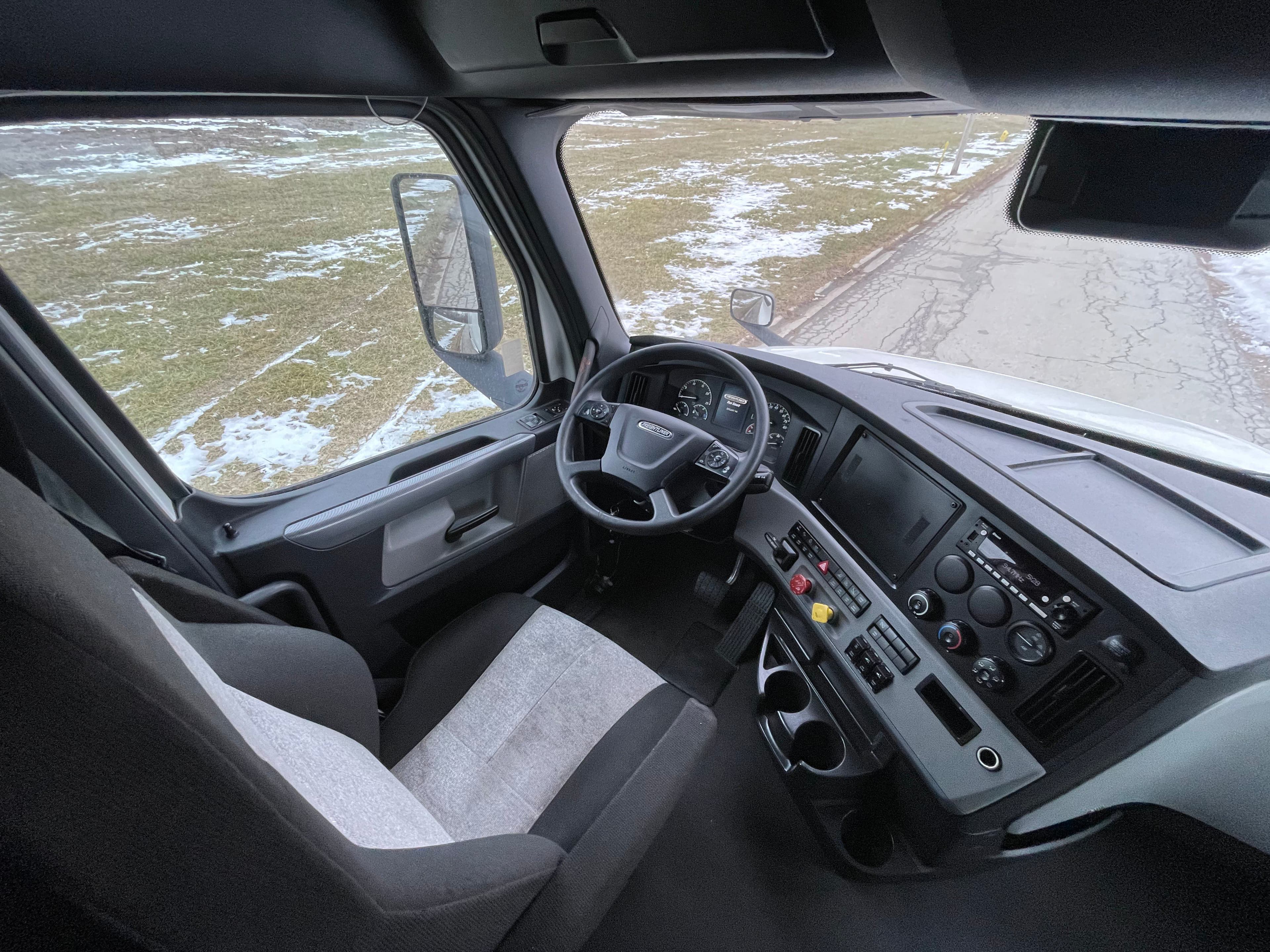 2022 Freightliner Cascadia 126 image 10