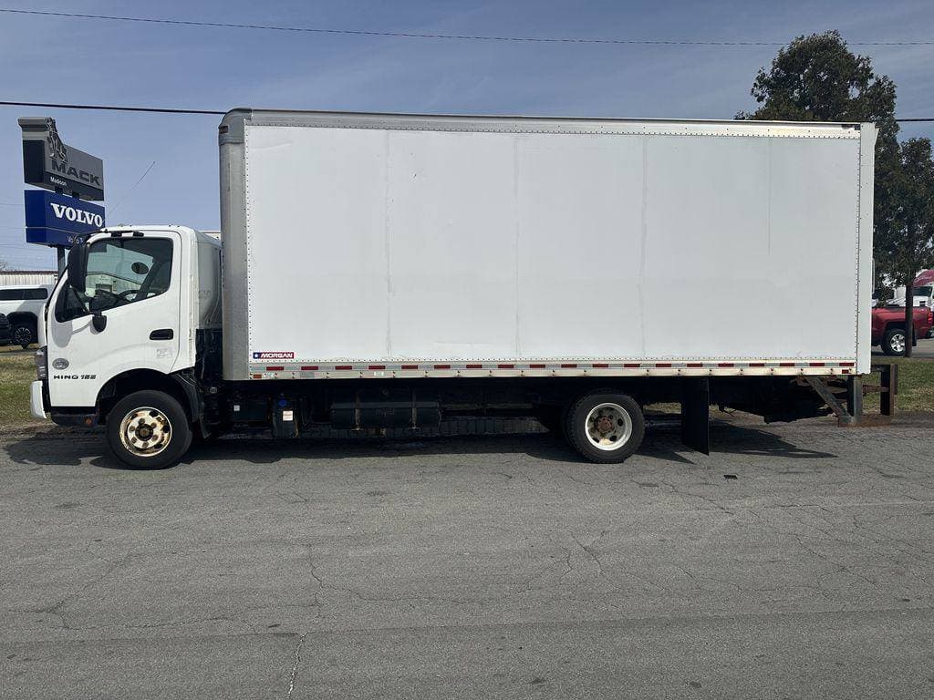 2018 Hino 155 image 2