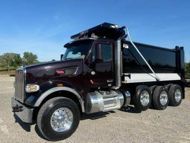 2022 Peterbilt 567 image 2