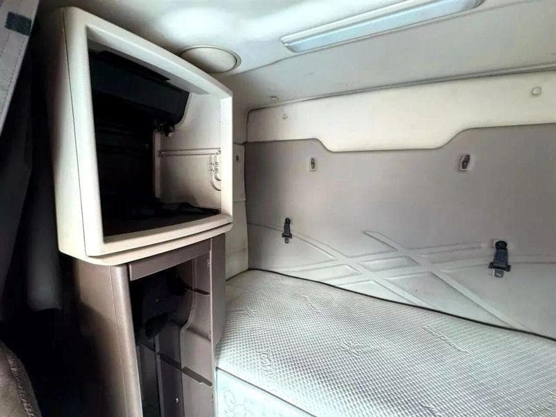 2012 Volvo VNL image 26