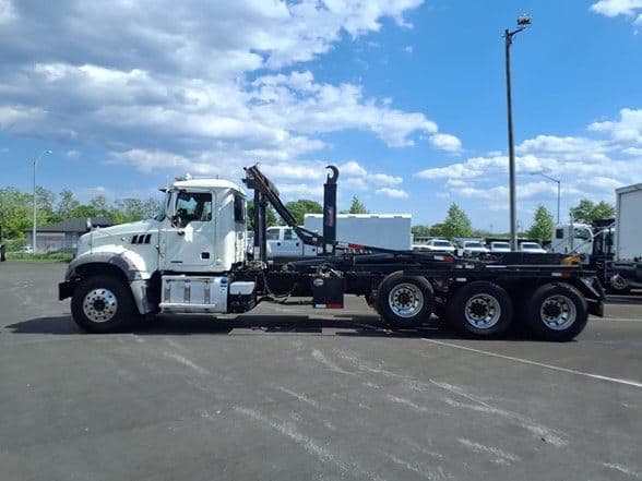 2020 Mack GRANITE 64FT image 8
