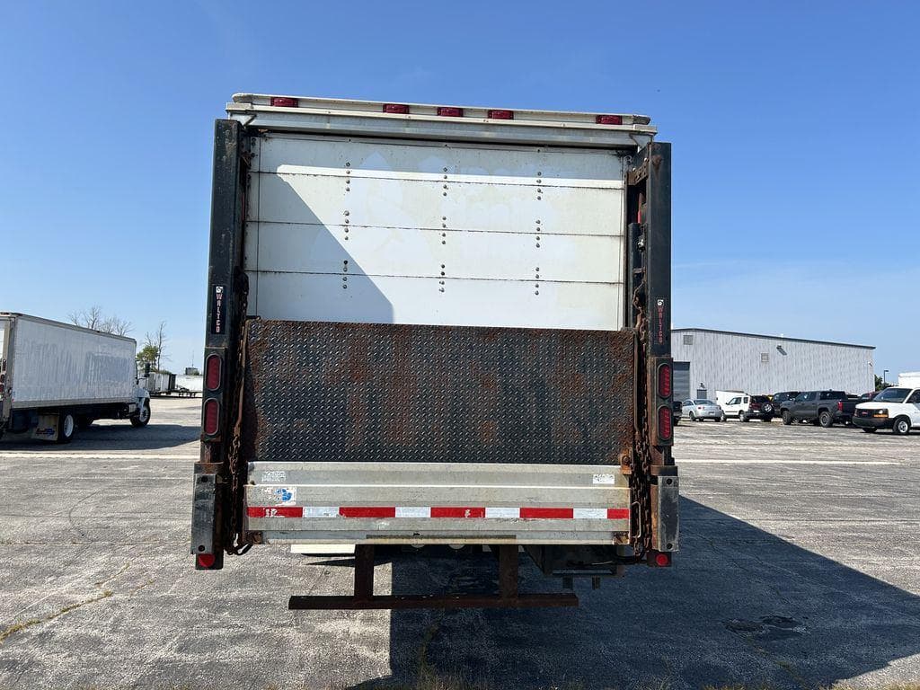 2018 Hino 338 image 4