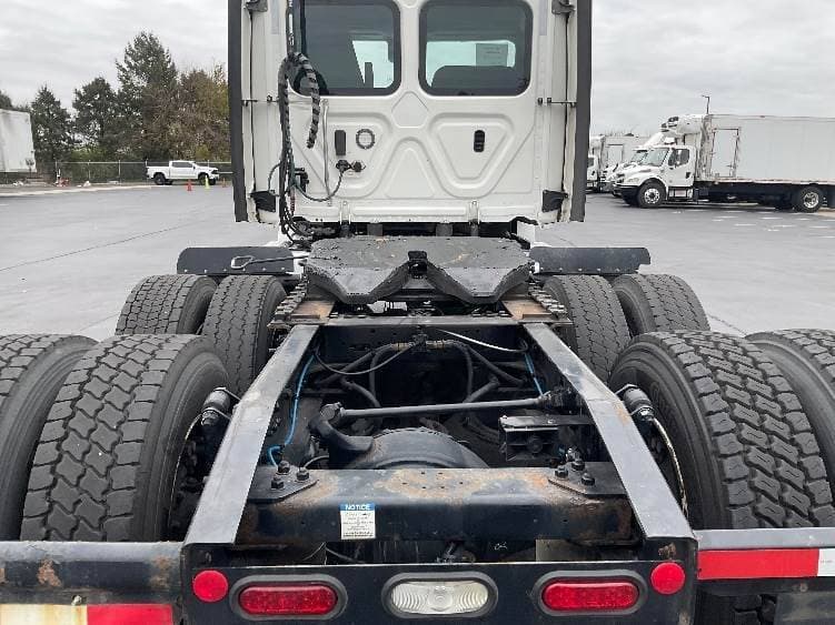 2021 Freightliner Cascadia image 9