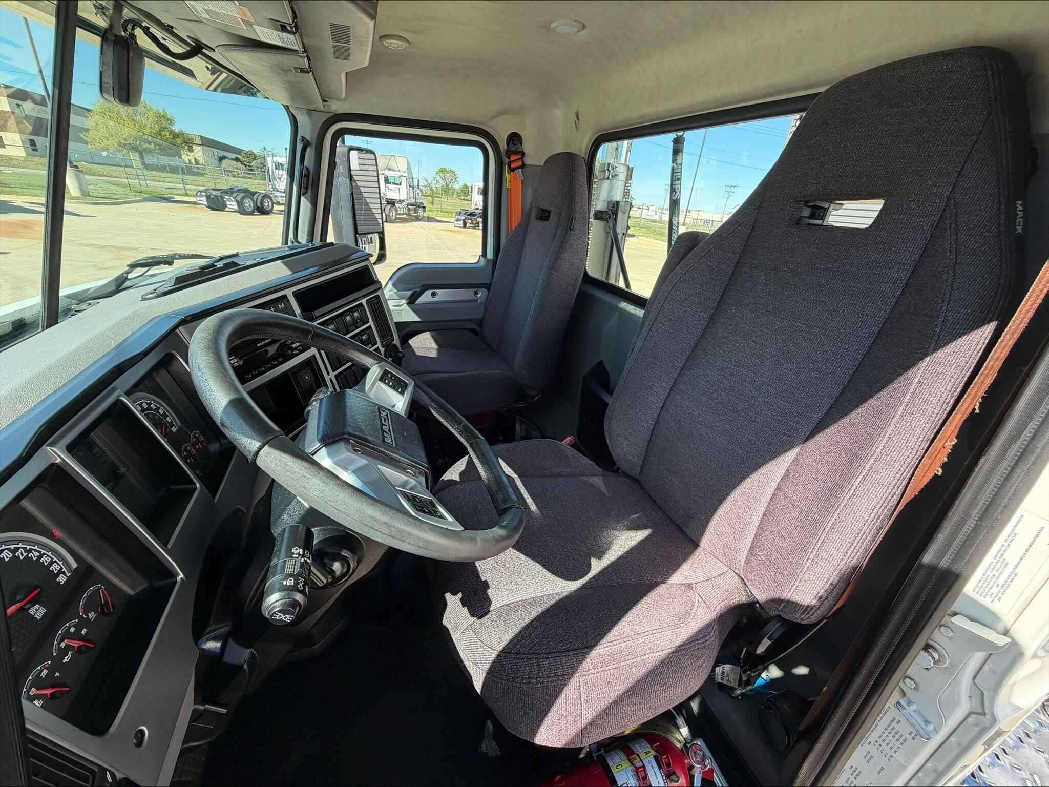 Used 2020 MACK ANTHEM Conventional - Day Cab in Oklahoma City, OK image 11