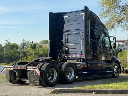 2023 Volvo image 9